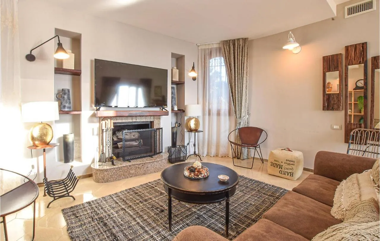 Cozy Home In Ragusa With Outdoor Swimming Pool בית נופש