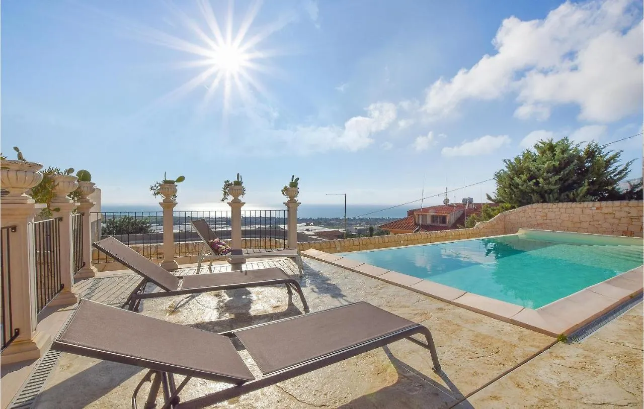 Cozy Home In Ragusa With Outdoor Swimming Pool איטליה