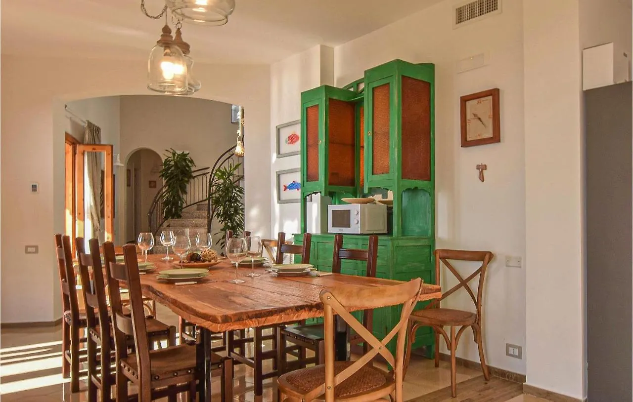 Cozy Home In Ragusa With Outdoor Swimming Pool 0*,  イタリア
