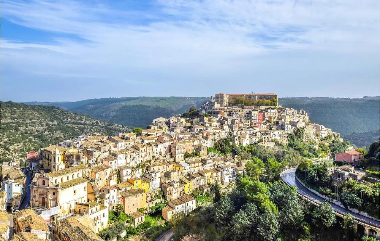 Cozy Home In Ragusa With Outdoor Swimming Pool